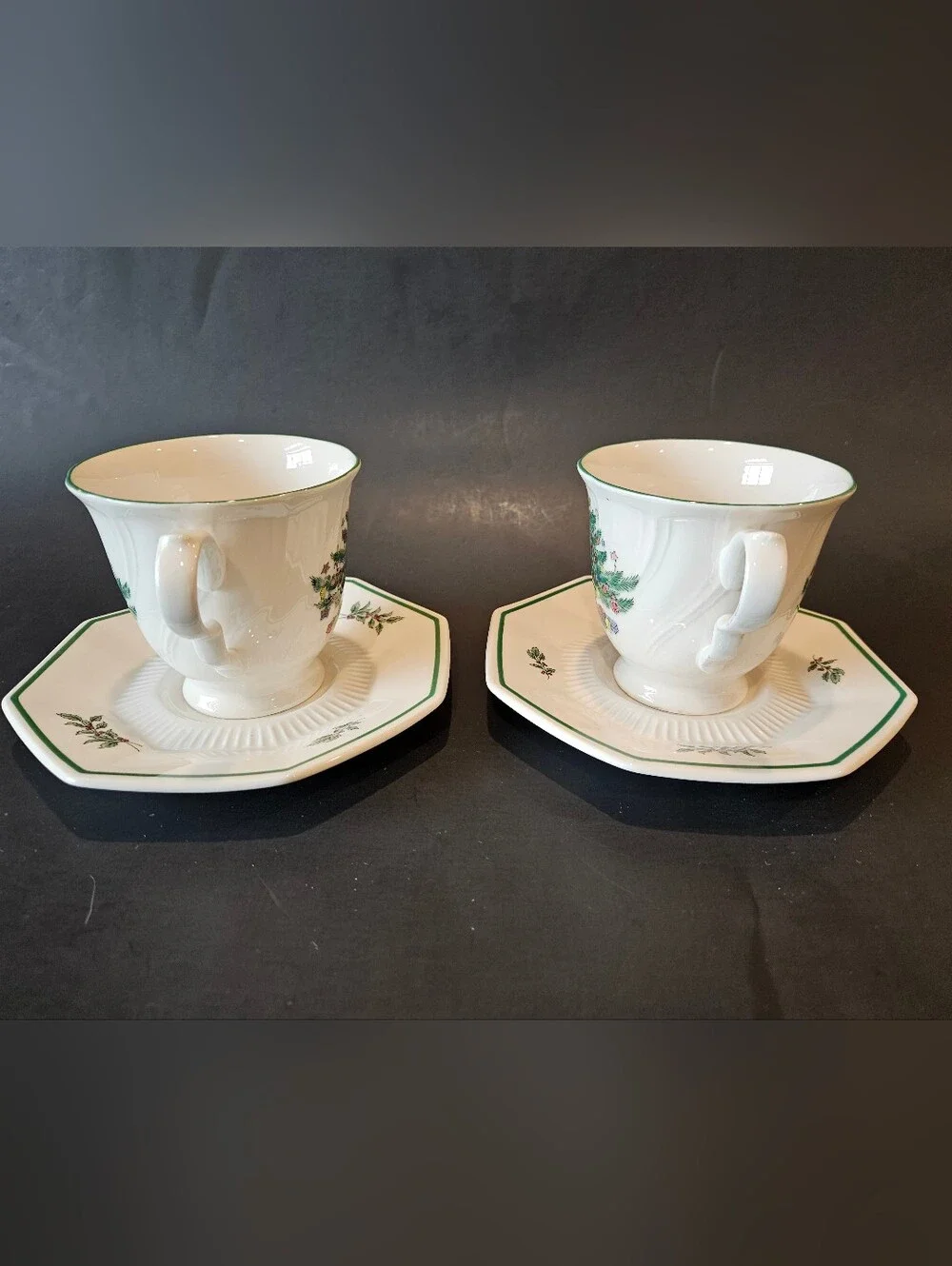Nikko Classic Collection Set Of 2 (4 PC)Octagon Tea Cups & Saucers Christmastime